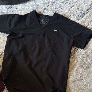 Figs Women’s Black V-Neck Short Sleeve Tunic Scrub Top